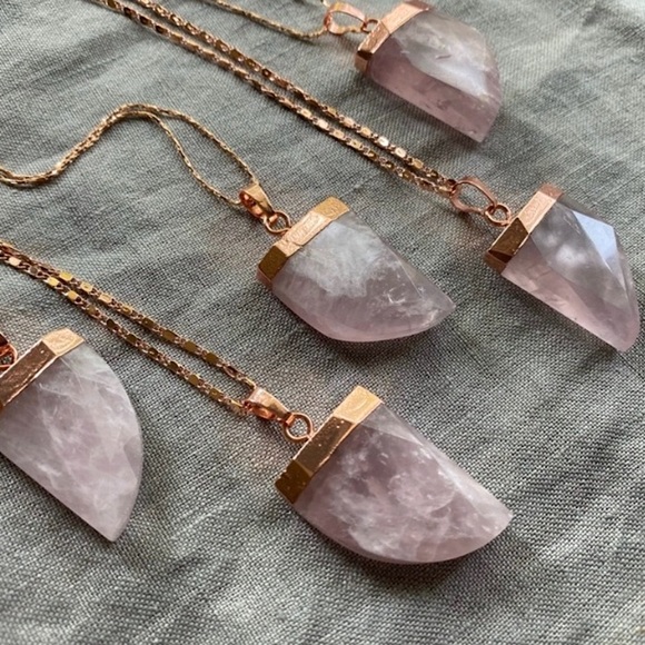 NEW 18K RG Rose Quartz Horn Necklace - Picture 3 of 9